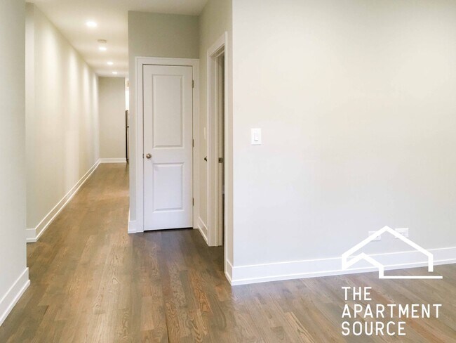 Foto del edificio - 4951 N Oakley Ave