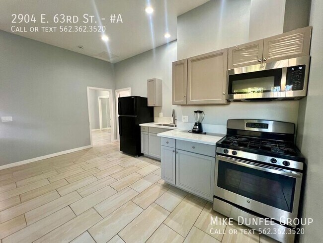 Foto del edificio - 2904 E 63rd St