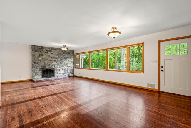 Building Photo - 36 Whitney Ln