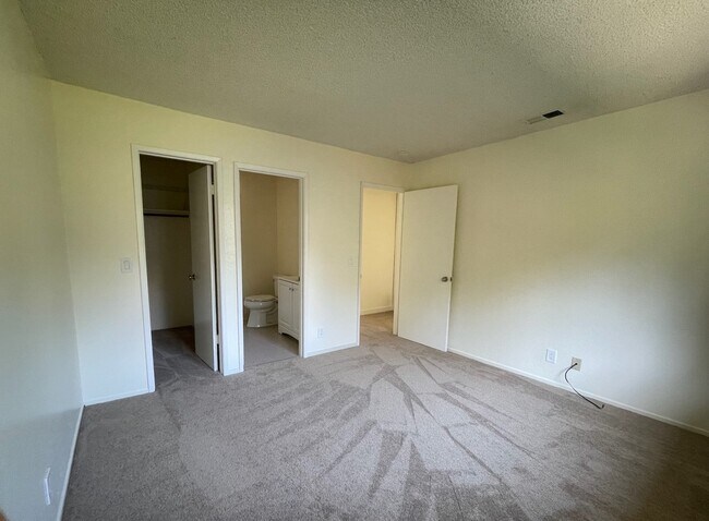 Building Photo - 1112 Sutherland Ln