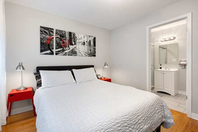 Building Photo - 2440 W 24th Pl