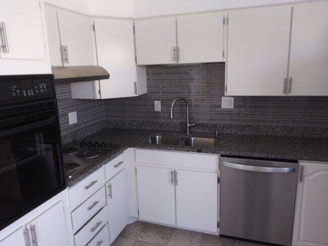 Building Photo - 8450 E Old Spanish Trl