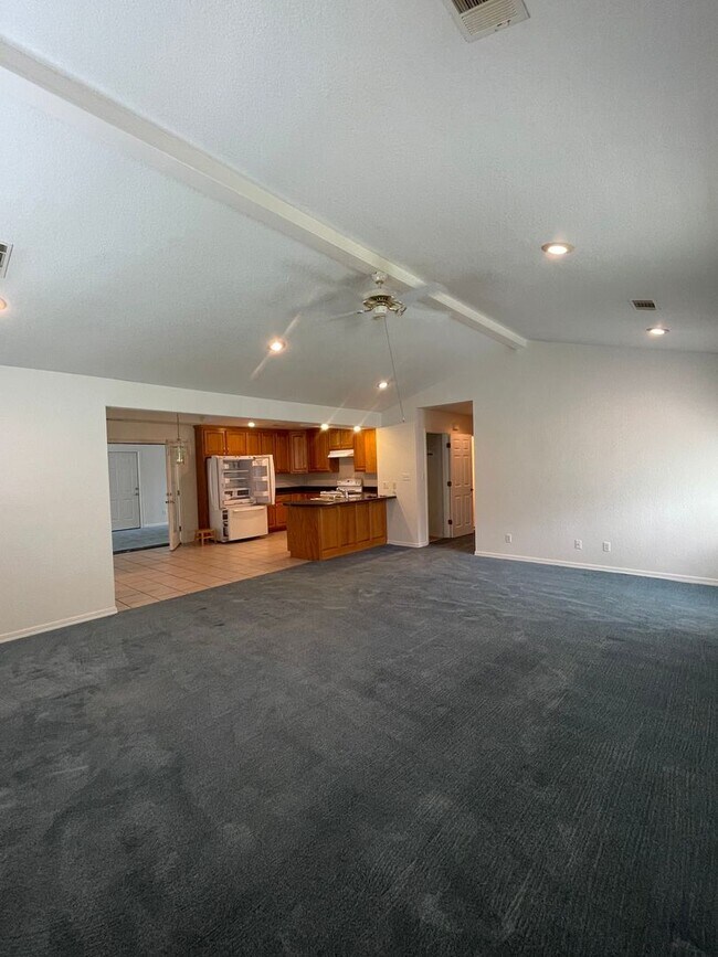 Foto del edificio - Spacious Home for Rent
