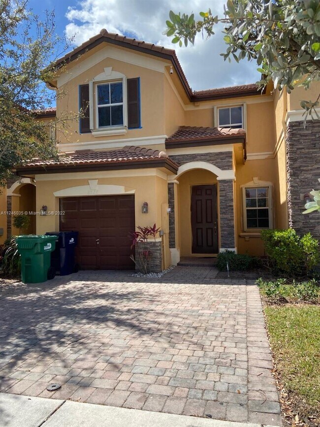 Foto del edificio - 8728 NW 113th Ct