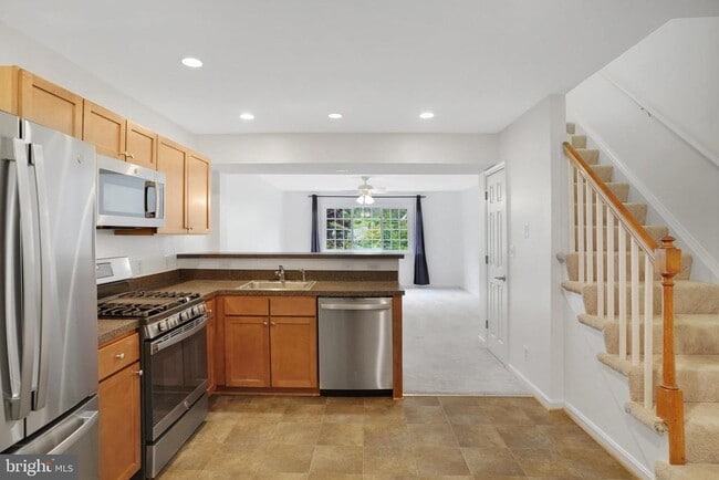 Building Photo - 1309 N Van Dorn St