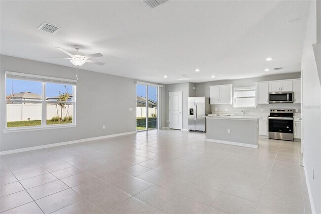 Building Photo - 1087 Silverlake Blvd