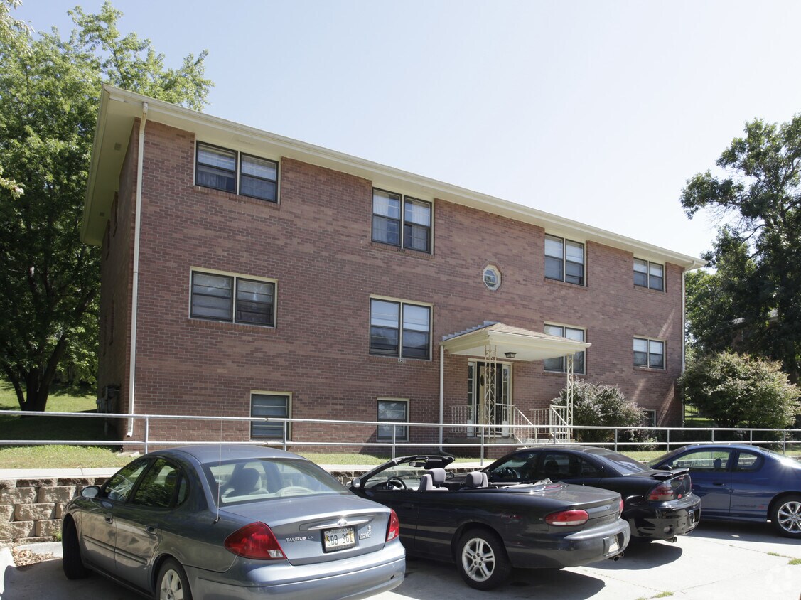 Building Photo - 3215 S 108th St