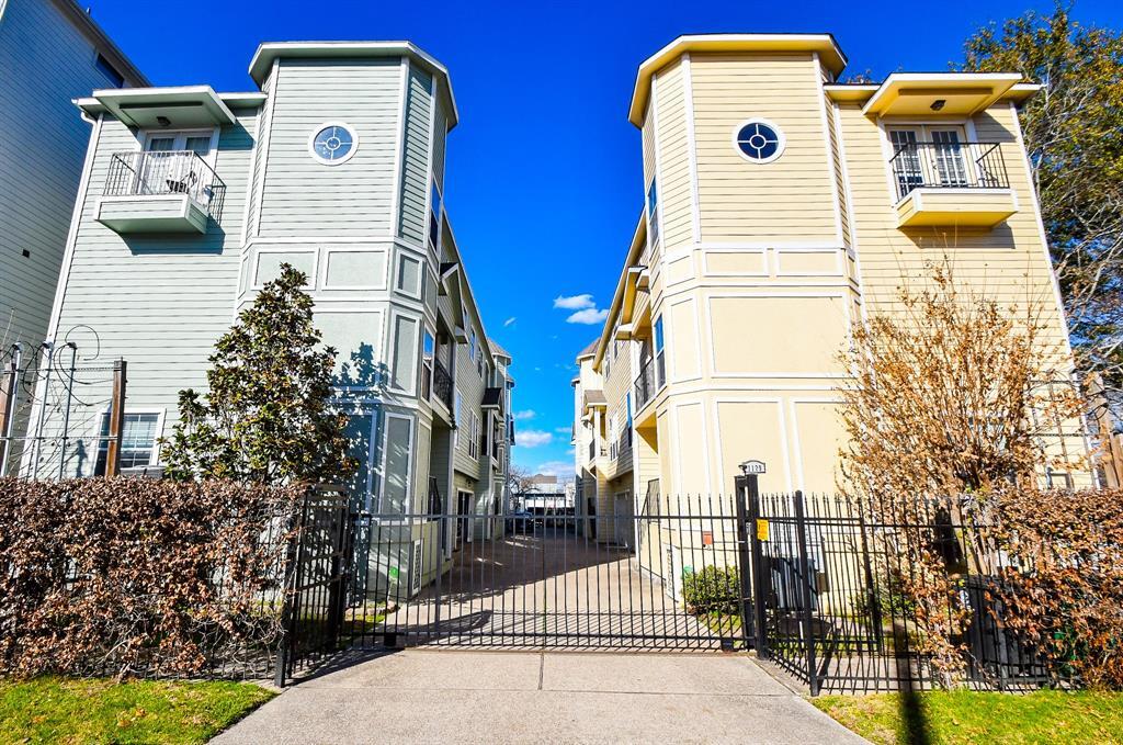 Foto principal - 1129 W 15th 1/2 St