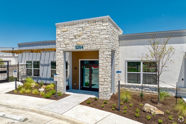 Leasing Office - Moonlight Apartments