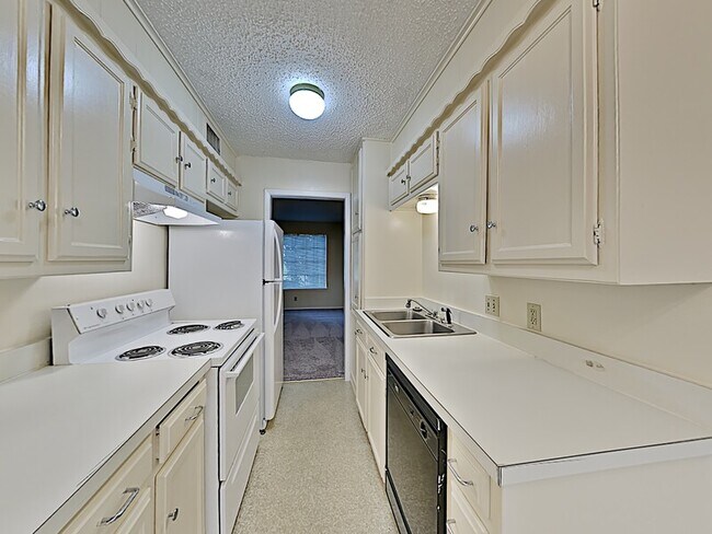 Building Photo - 5836 Locke Ave