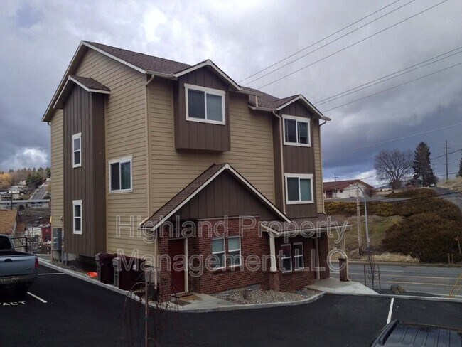 Building Photo - 1207 NE Monroe St