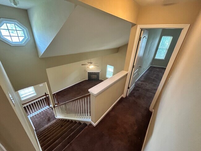 Foto del edificio - Spacious home in Lake Community