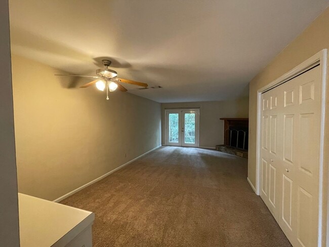 Building Photo - 2 Bedroom, 1 Bath Townhome Minutes from AU and Downtown!