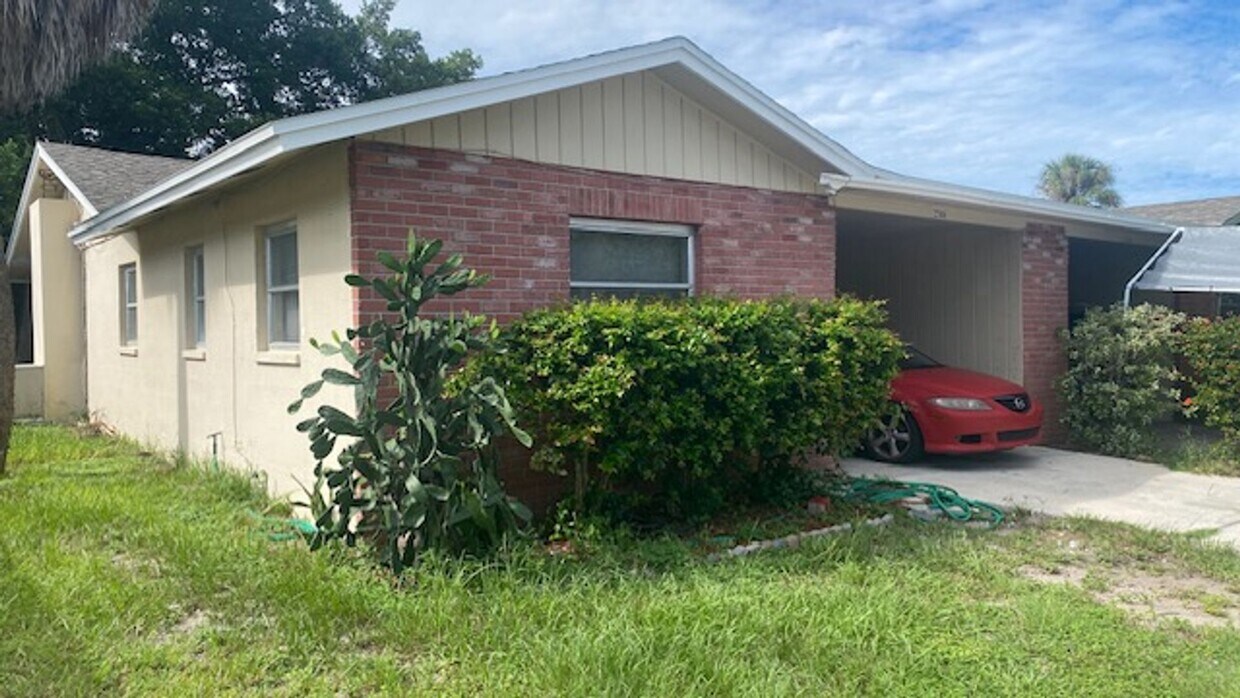 Foto principal - Charming 3/2 Duplex in West Bradenton with...