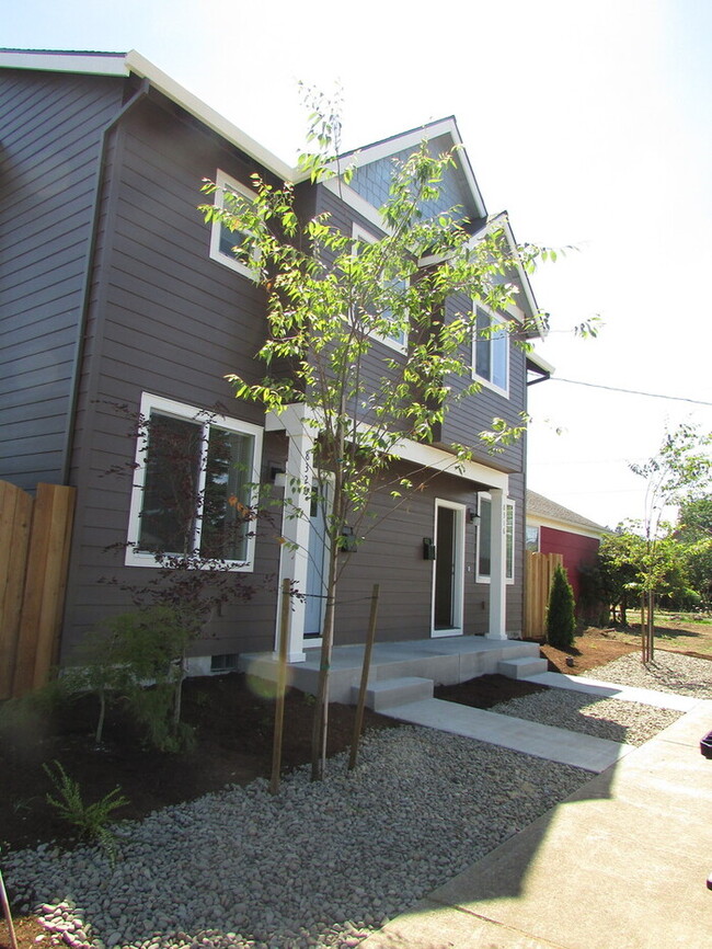 Building Photo - Big on Amenities and Built in 2018! Look t...