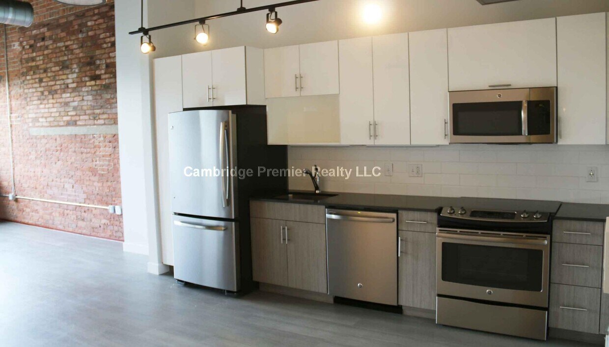 Primary Photo - 15 Richdale Ave