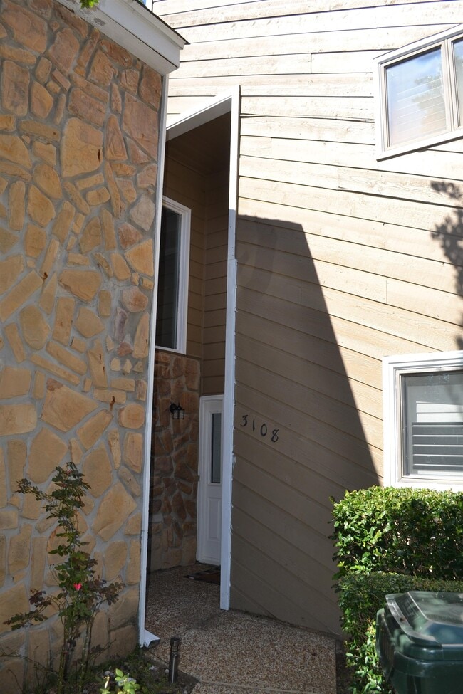 Foto del edificio - 3108 Ironwood Dr