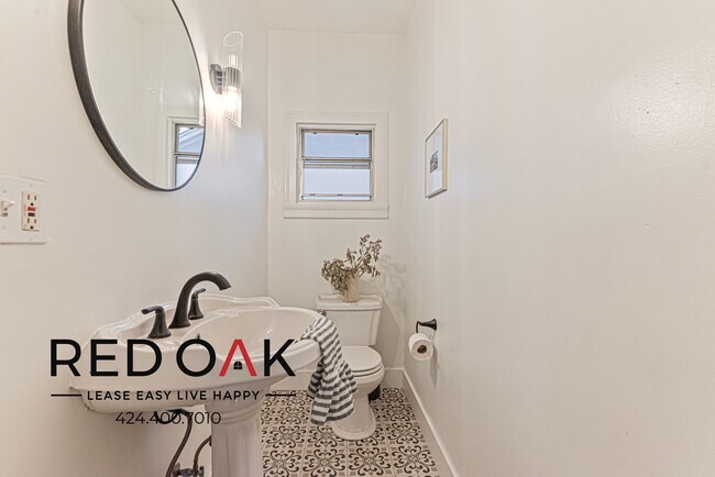 Foto del edificio - ~1 Month FREE~ Amazing Four Bedroom with a...