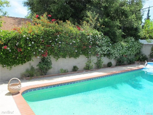 Building Photo - 4 br, 2 bath House - 17840 Tarzana St