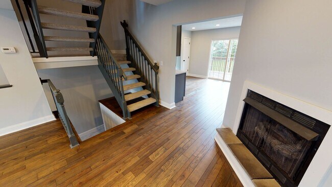 Building Photo - Modern 3-Level Townhome in Monaca – 2 Bed,...