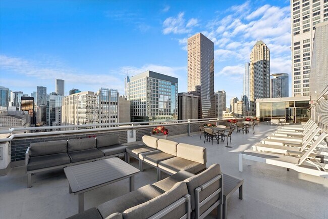 Foto del edificio - 222 E Pearson St
