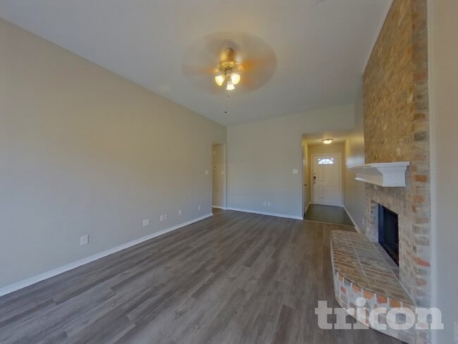 Building Photo - 7501 Ashcroft Cir