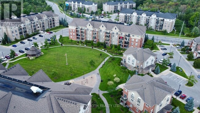 Building Photo - 43 Ferndale Dr N