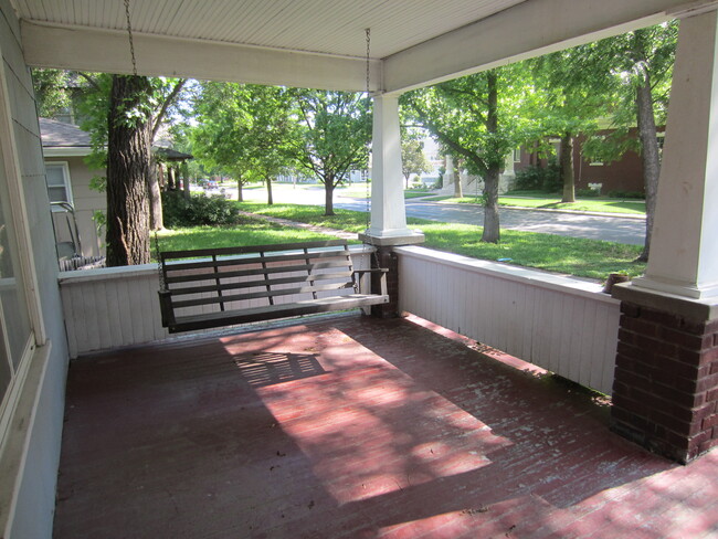 Private Front Porch - 1015 Kentucky St