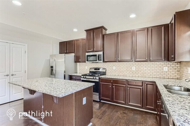 Foto del edificio - 586 Fox River Hills Way, Glen Burnie, MD, ...