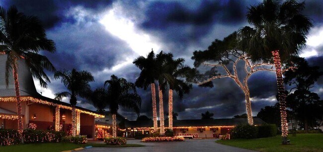 Foto del edificio - 2668 Garden Dr N