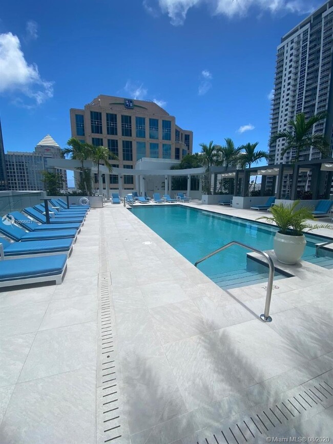 Building Photo - 100 E Las Olas Blvd