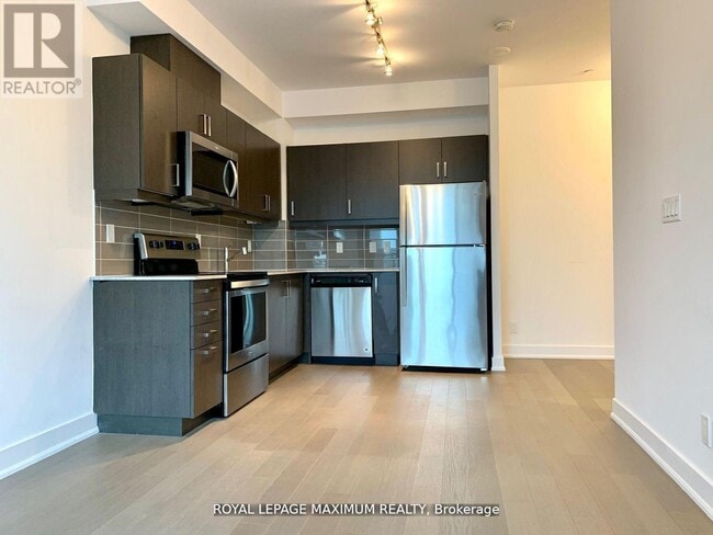 Building Photo - 1486 Bathurst St