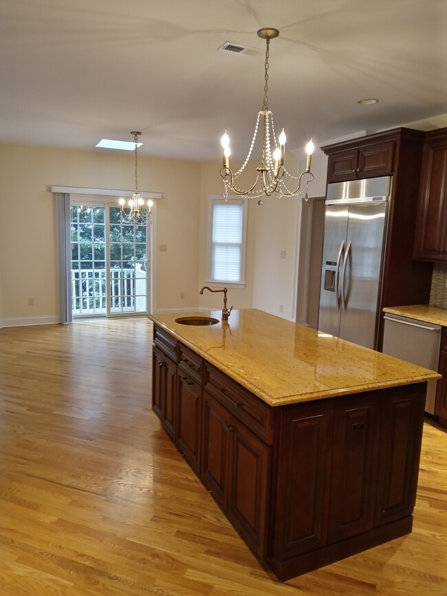 Building Photo - 27 Cobblers Cir