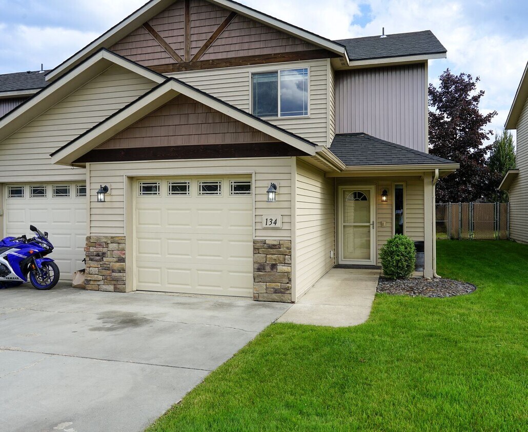 Foto principal - Town home just North of Hayden Ave