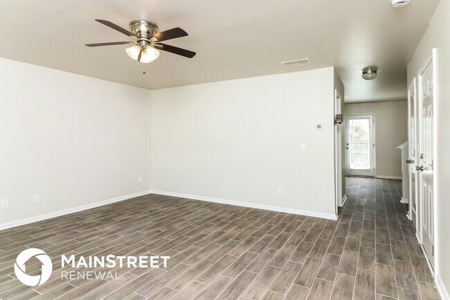 Building Photo - 404 Scenic View Ct