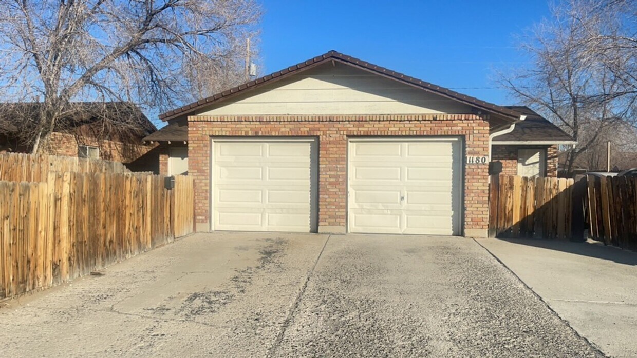 Foto principal - Clean 2 bedroom Duplex Near UNR