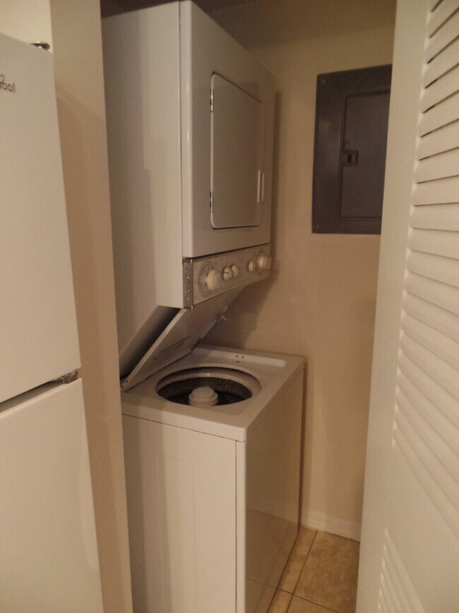 Foto del edificio - 3844 Lyons Rd