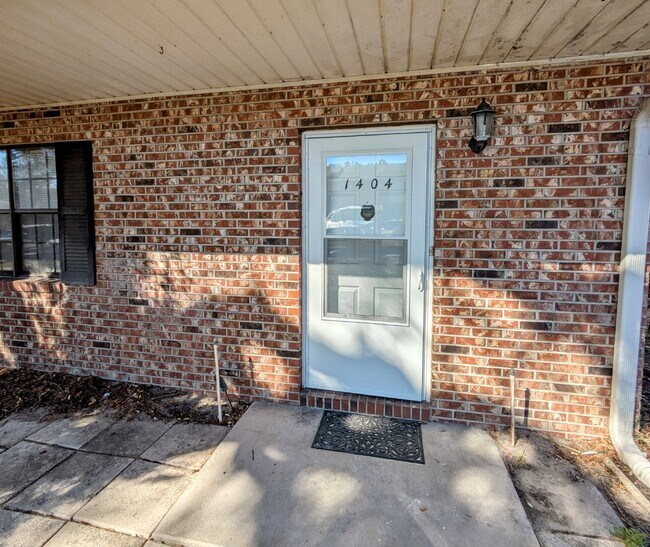 Foto del edificio - "COMING SOON! Spacious 3-Bedroom Townhouse Retreat with 2.5 Baths in Orange Park Awaits!"