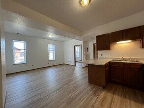 Building Photo - 264 E 14th St