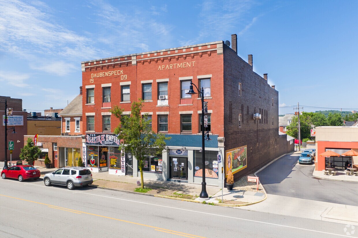 Primary Photo - Daubenspeck Apartments