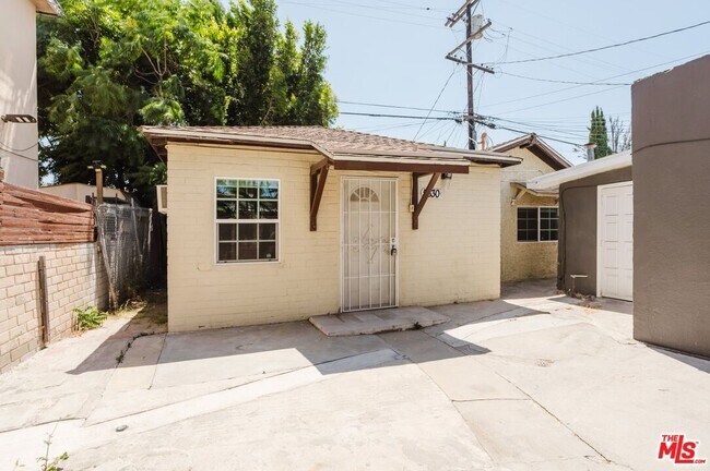 Foto del edificio - 5630 1/2 Craner Ave