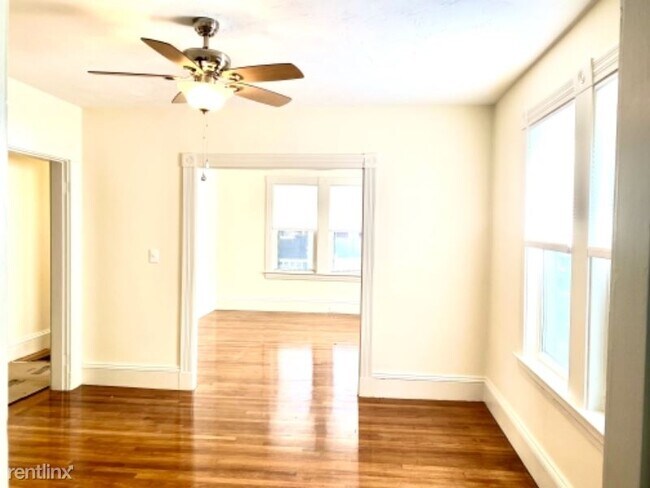 Building Photo - 2 br, 1 bath Condo - 219 Lowell St 1a Unit 1a