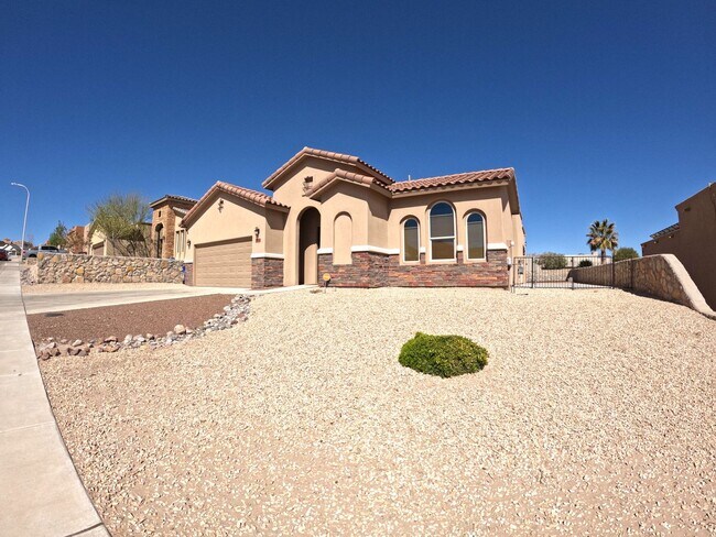 Building Photo - 3013 East Springs