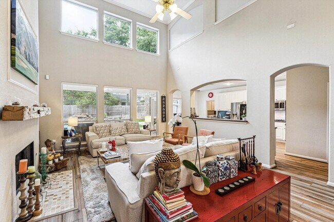 Building Photo - 123 S Goldenvine Cir