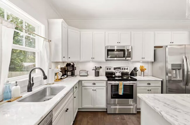Foto del edificio - Modern 3-Bedroom Home in Greenville