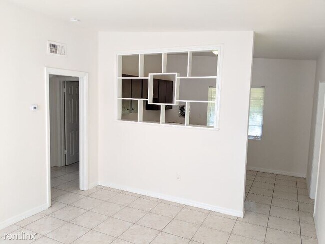 Building Photo - 2 br, 1 bath House - 1624 Queensway Rd