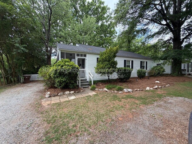 Foto del edificio - 2331 W Cornwallis Dr