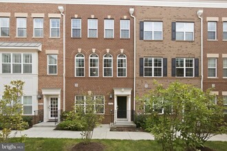 Building Photo - 4757 Cherokee St