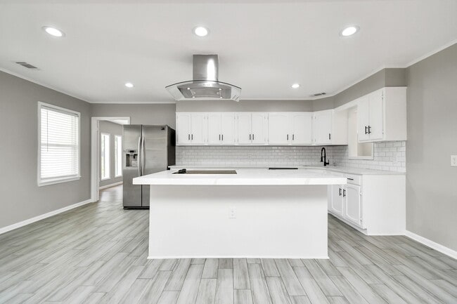 Building Photo - 8034 Ridgeview Dr