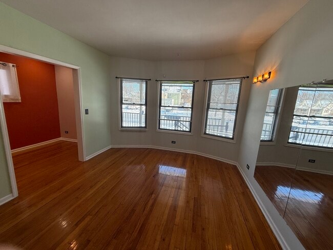 Building Photo - 840 N Austin Blvd